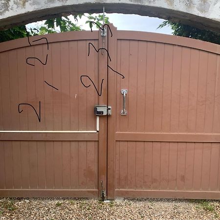 Maison Marylene Possibilite De Louer 2 Chambres Et Un Lit 1Place Supplementaire Ici C'Est Calme Et Simple Entretien Et Petit Dejeuner A Regler Sur Place Vous Gagnez 16 Pour-Cent Givry  Dış mekan fotoğraf