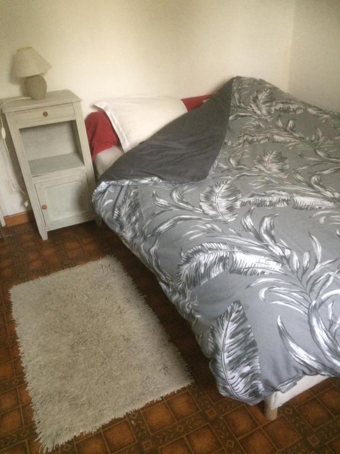 Maison Marylene Possibilite De Louer 2 Chambres Et Un Lit 1Place Supplementaire Ici C'Est Calme Et Simple Entretien Et Petit Dejeuner A Regler Sur Place Vous Gagnez 16 Pour-Cent Givry  Dış mekan fotoğraf