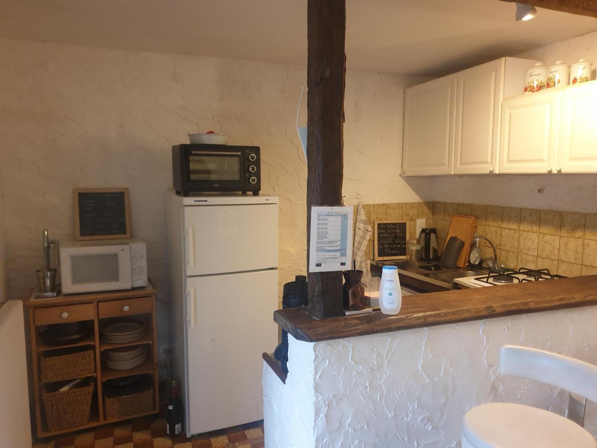 Maison Marylene Possibilite De Louer 2 Chambres Et Un Lit 1Place Supplementaire Ici C'Est Calme Et Simple Entretien Et Petit Dejeuner A Regler Sur Place Vous Gagnez 16 Pour-Cent Givry  Oda fotoğraf